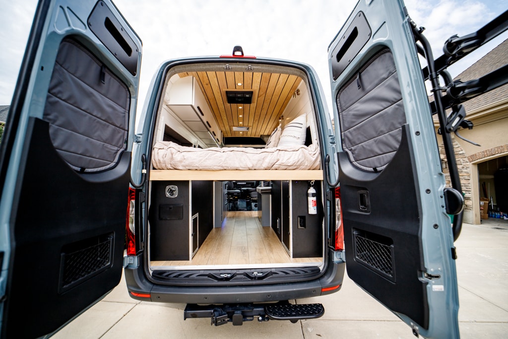  a Mercedes Sprinter — photo 8