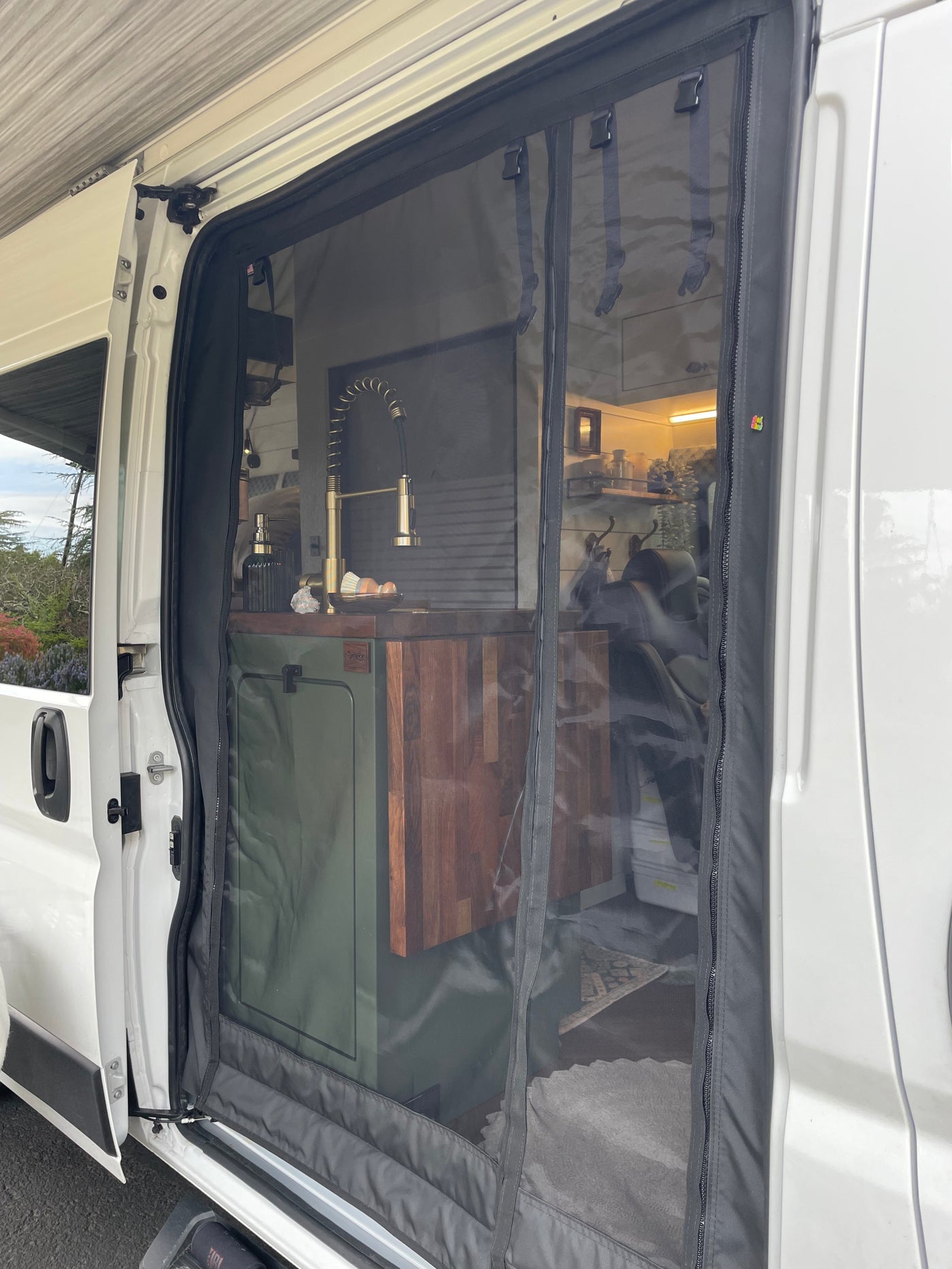 WanderNest — Seats 3, Luxury, Fully loaded. Ready for adventure — photo 17