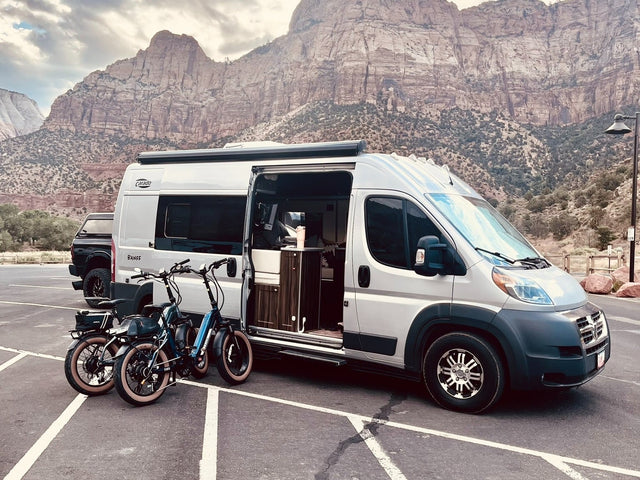 Roamy 2 / 2018 Hymer Carado Campervan — photo 3