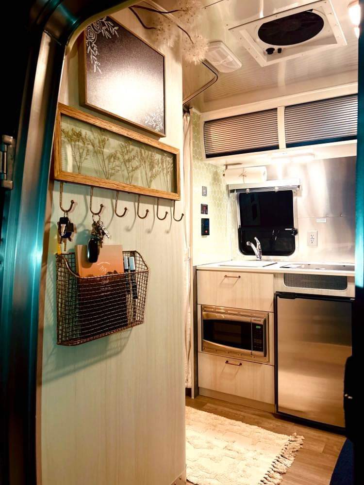  two-toned mug & snacks ready for your journey.|This stylish Amaste coffee maker in retro sage green is perfect for any kitchen — photo 17