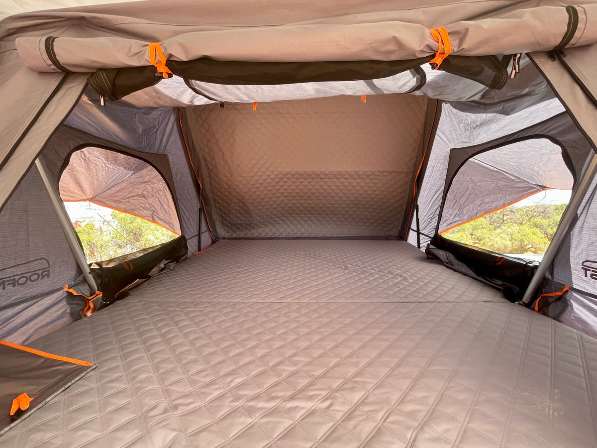  arid landscape.|White Jeep Gladiator overland vehicle with rooftop tent in red rock canyons. Perfect for your adventurous RV rental trip!|This white Jeep Gladiator **RV rental** with a rooftop tent overlooks a scenic valley from a desert cliff — photo 11