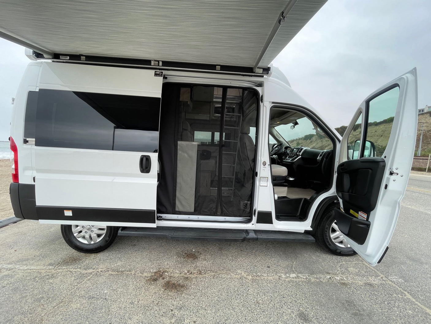 Comfy Camper Van Sleeps 4 w/AC, Pets .Welcome!