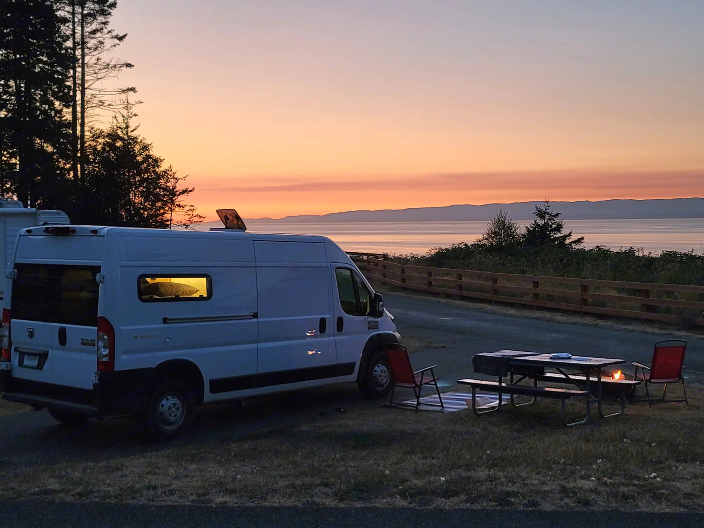 "Ramrod" 2022 Promaster, 3-4 days off grid! Hot shower! Luxury Amenities