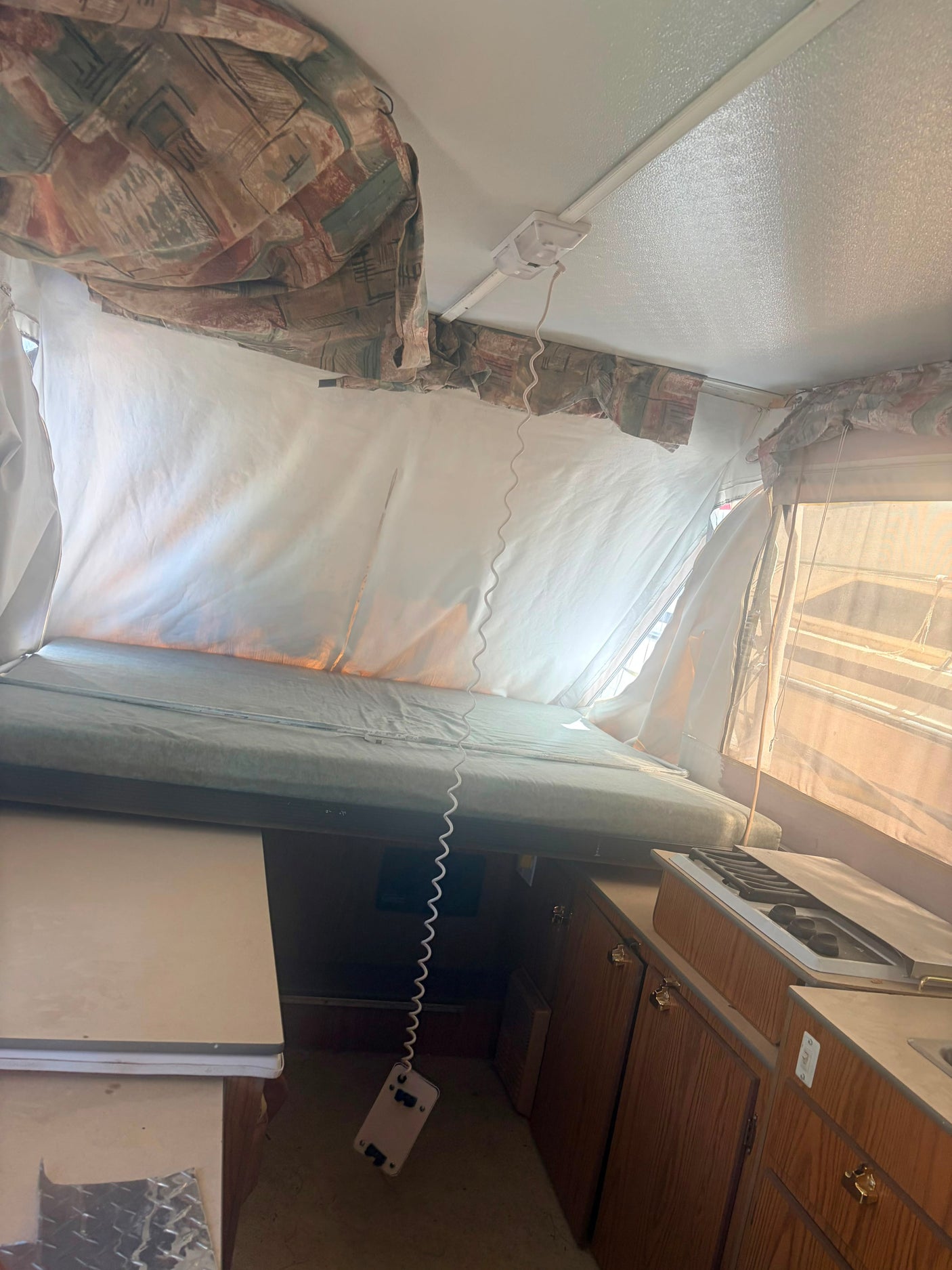 Family popup camper trailer