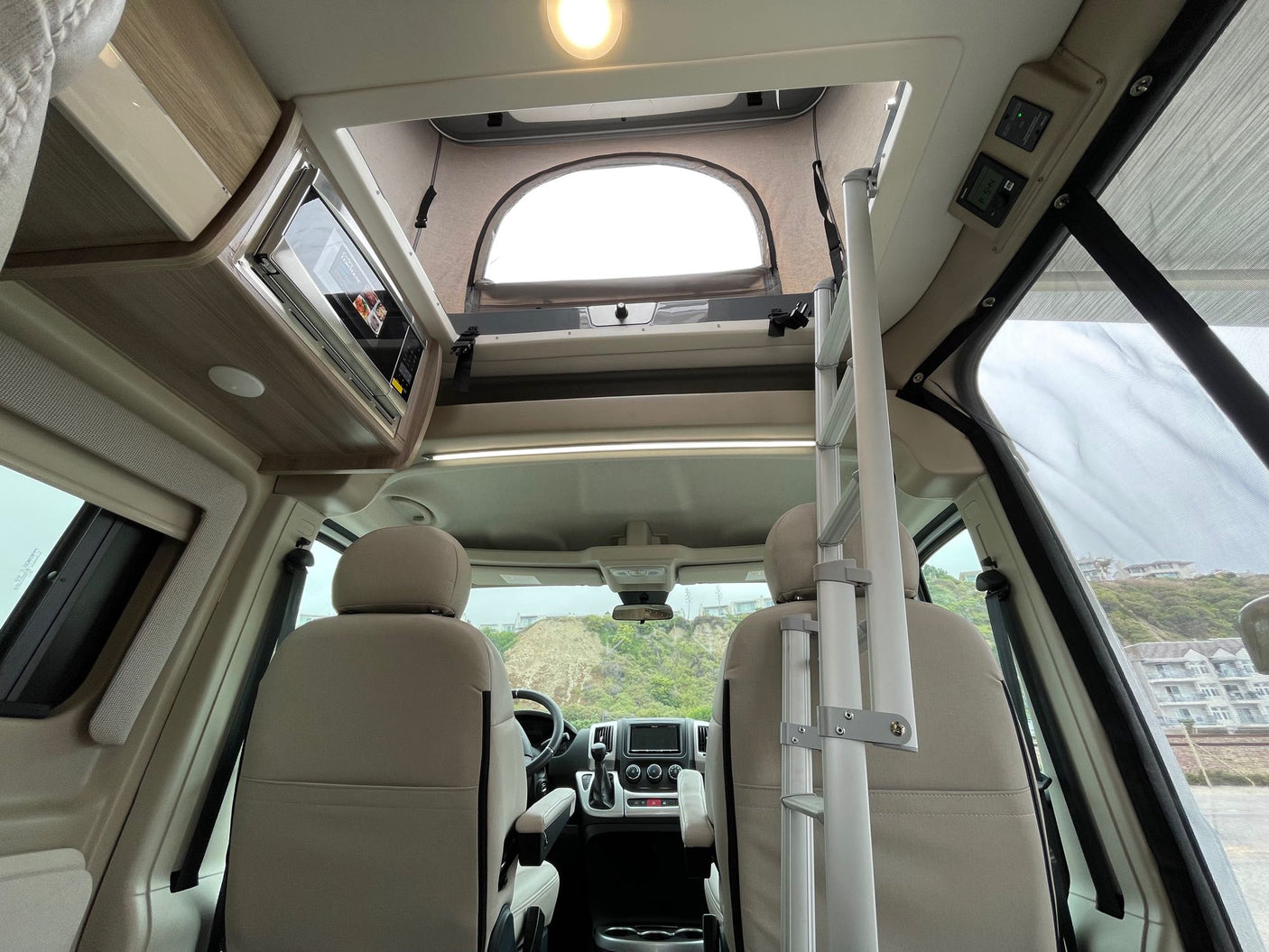 Comfy Camper Van Sleeps 4 w/AC, Pets .Welcome!