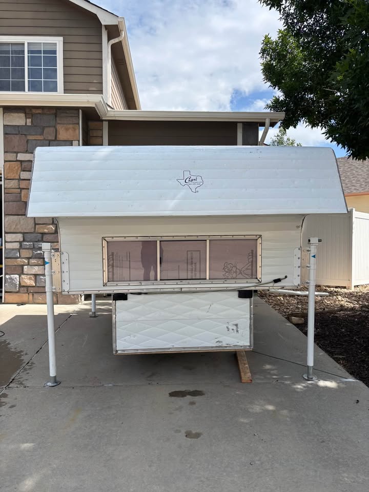 2012 Capri Retreat Truck Camper in Loveland, CO (photo 4) — photo 4