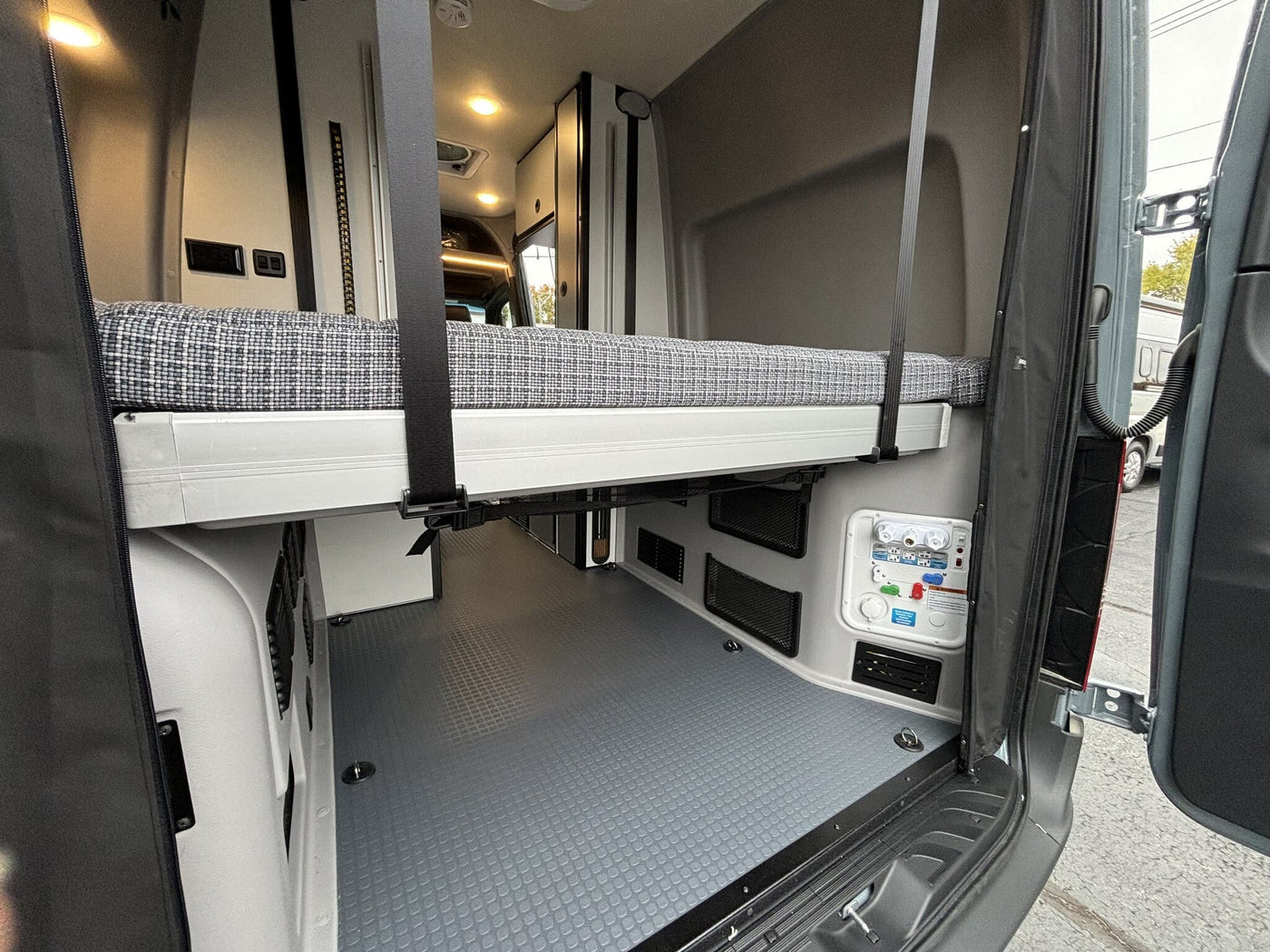 2024 4WD Winnebago Revel 44E "Jane" Unlimited Miles Montana + Starlink — photo 13