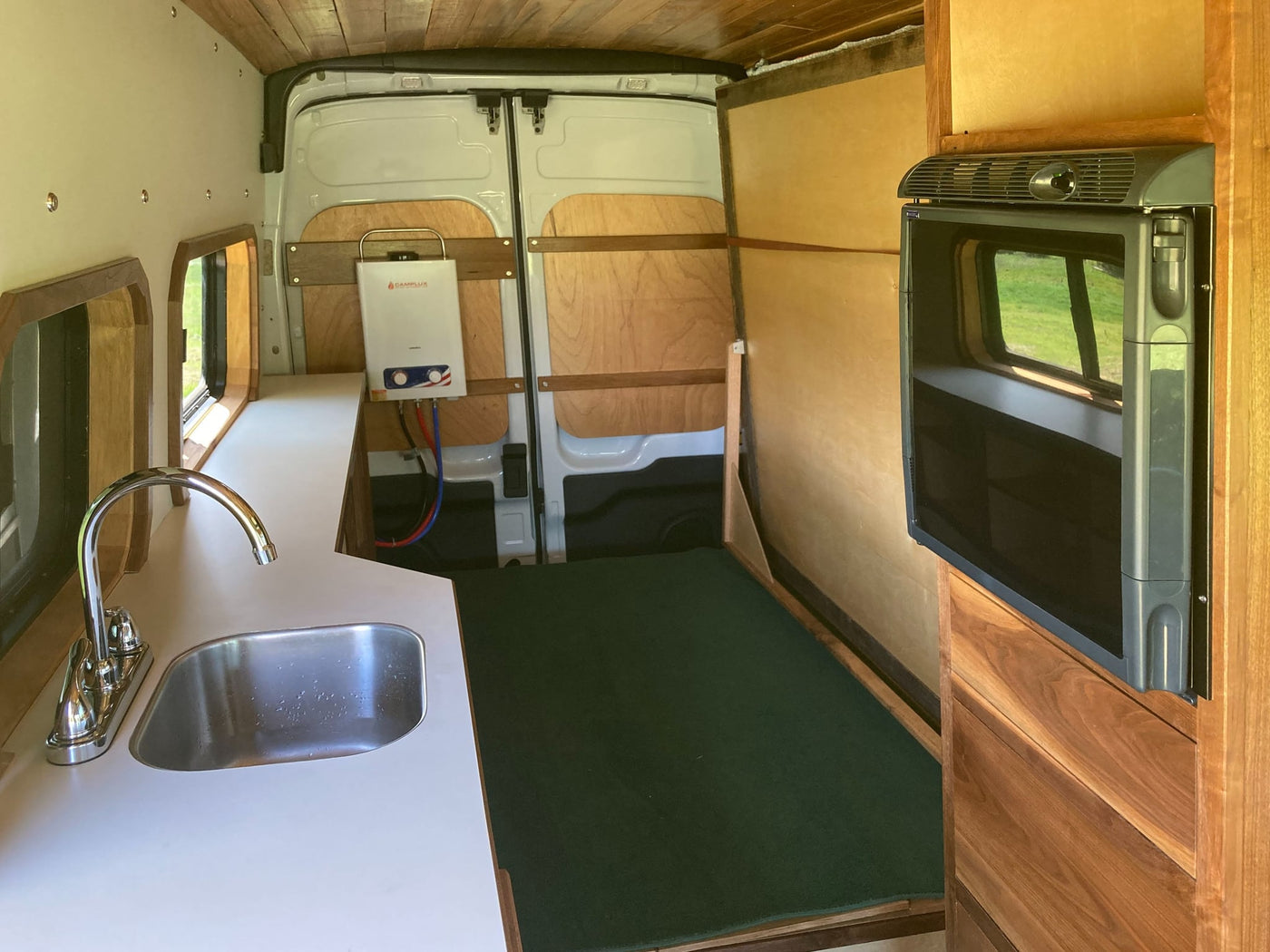  featuring a clean dashboard — photo 14