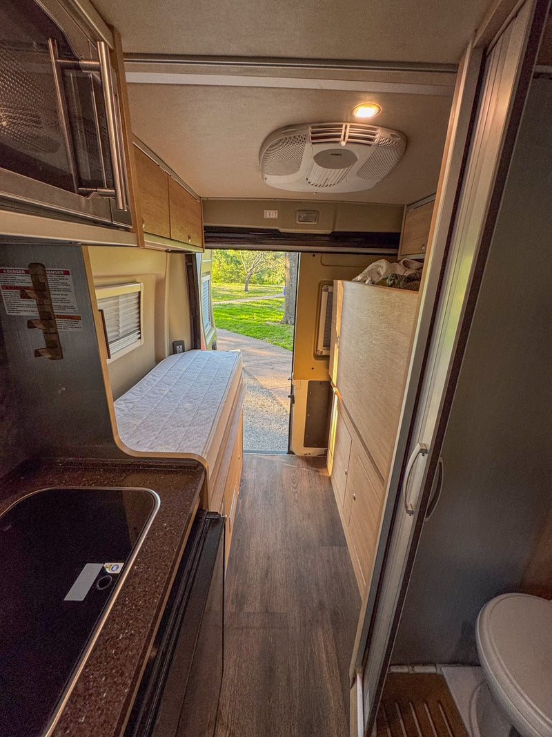 2018 Hymer Aktiv Promaster - Built for the Beach — photo 9