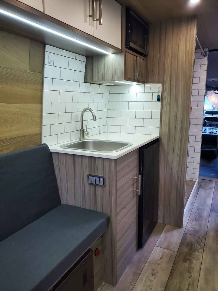 2003 Mercedes sprinter van build / rv in Federal Way, WA (photo 2) — photo 2