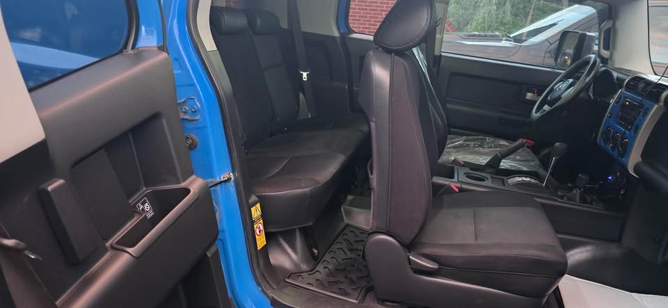 2007 Toyota FJ Cruiser in New Tecumseth, ON (photo 8)
