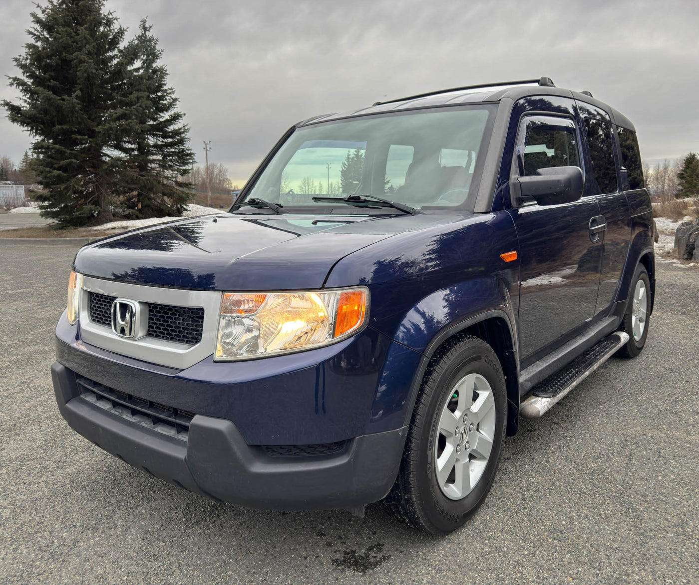 Blue Honda Element, a compact SUV for vehicle rental trips, distinct from an RV rental.