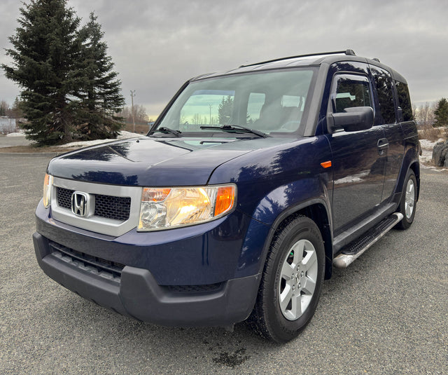 Blue Honda Element, a compact SUV for vehicle rental trips, distinct from an RV rental.