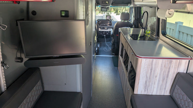 Airsteam Insterstate 24x - Luxury Off the Grid Van — photo 17