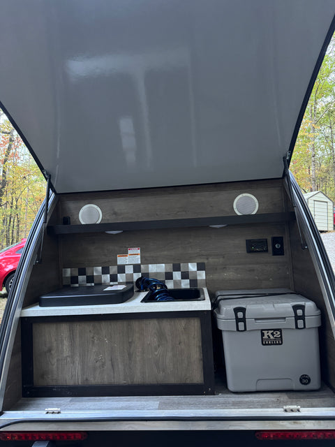 WE Deliver Braxton Creek Bushwhacker 10HD Minnow-Campers — photo 3