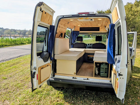 Efficient, easy, comfortable off-grid camper for two - Transit Connect overland rental