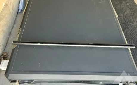 MIA powder coated aluminum clamshell 3 person RTT — used rooftop tents for sale (photo 5)