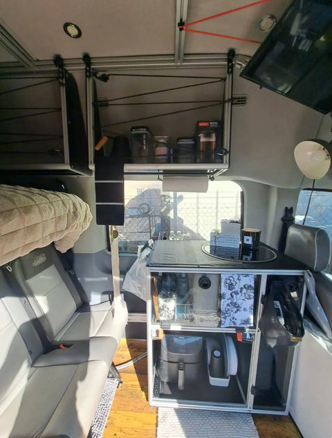 Redski | 2016 Ford Transit Vandoit Liv Model - Mid Roof — photo 4