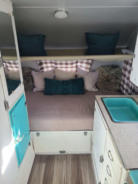 Vintage 1956 Shasta 1500 Canned Ham Travel Trailer — photo 5