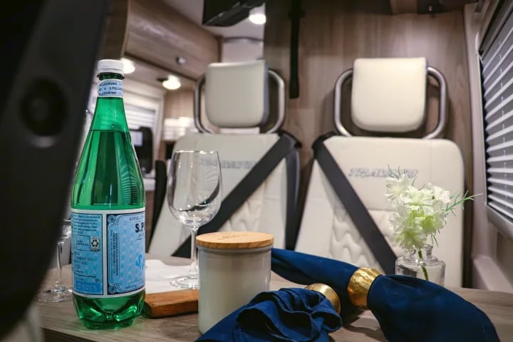 "Lux" 2022 Winnebago 59G, Fully Contained OFF Grid Capable! Air Conditioned — photo 11