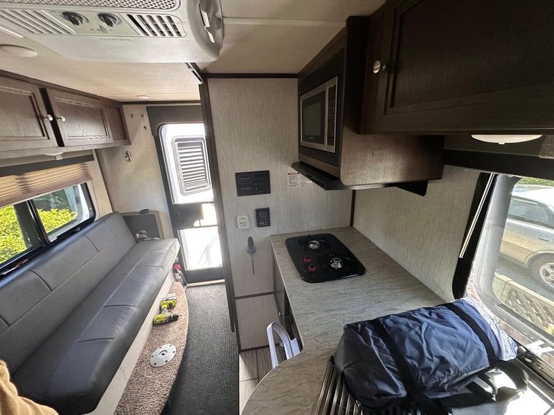 2021 Palamino HS750 F350 4WD Satellite Trail Ready Solar — photo 14