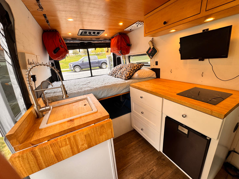 Easy Going Adventure Van — photo 9