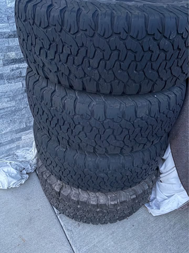 Toyota Land Cruiser series 80 set of 5 tires and rims BFGoodrich All-Terrain T/A KO2 LT285/75R16 in Coeur D'Alene, ID (photo 4) — photo 4
