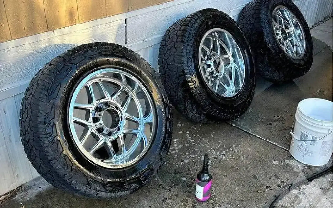 Moto Metal 20 inches Yokohama 35 12.5 inches R20 — used set of wheels tires for sale — photo 1