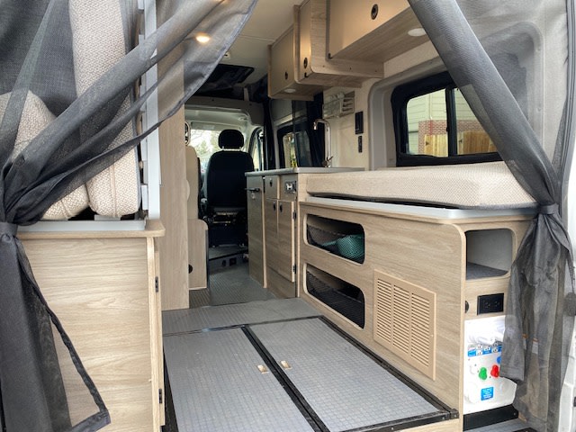 Family Adventure Van I Seats 4 I Sleeps 4 I Heated I 2021 Winnebago Solis — photo 10