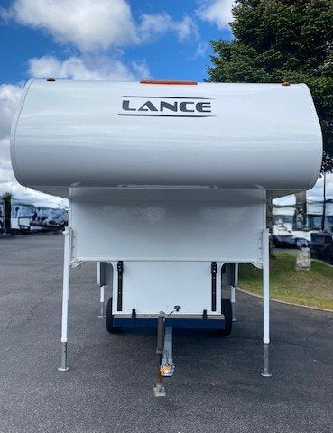 2024 Lance 805 — photo 3