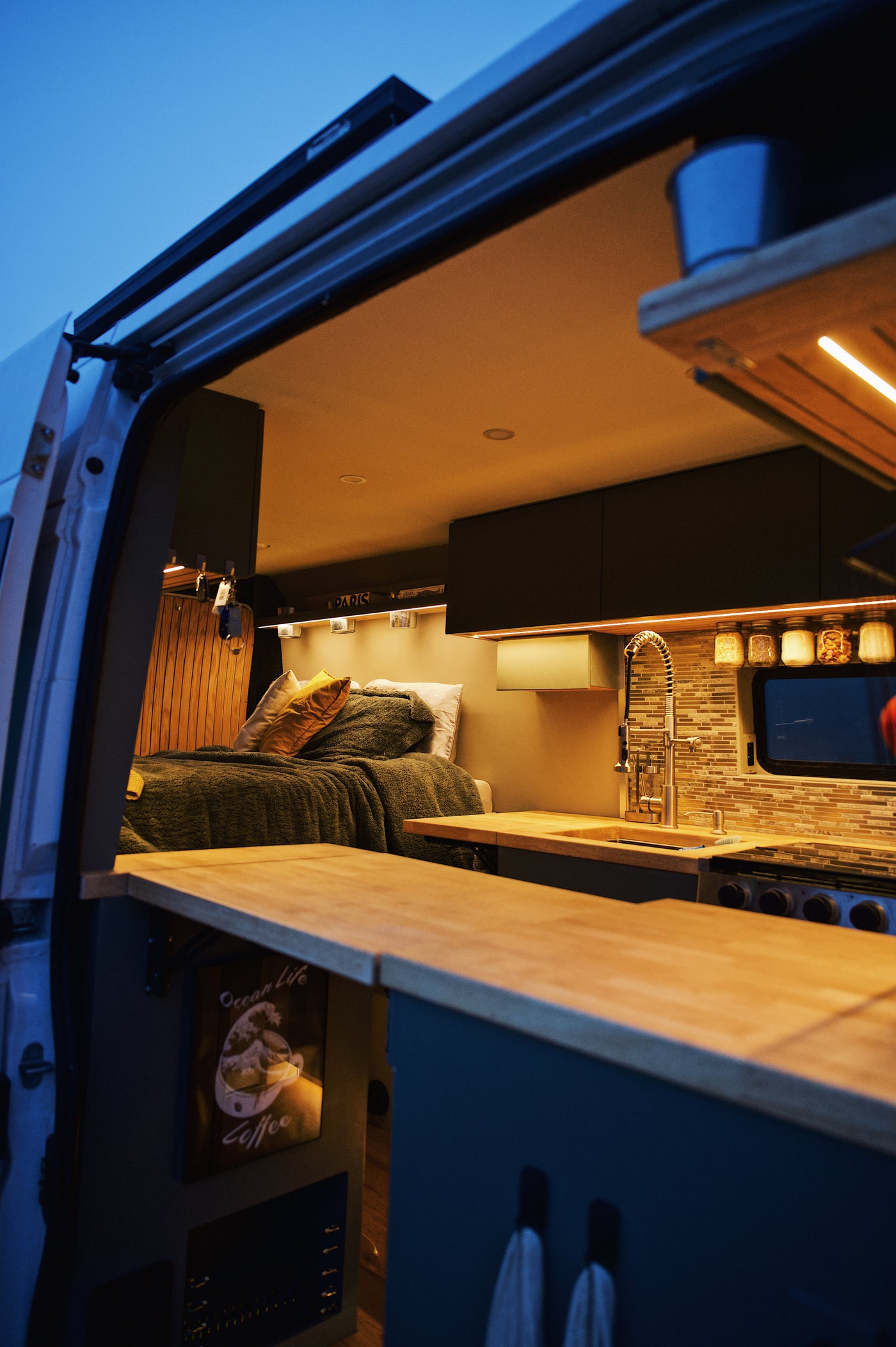 Beautiful 2019 RAM Promaster Travel Van — photo 4