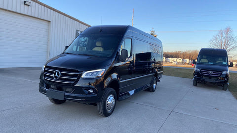 Upgraded Suspension!!*** AWD Luxury Ultimate Toys Ultimate Coach — photo 4