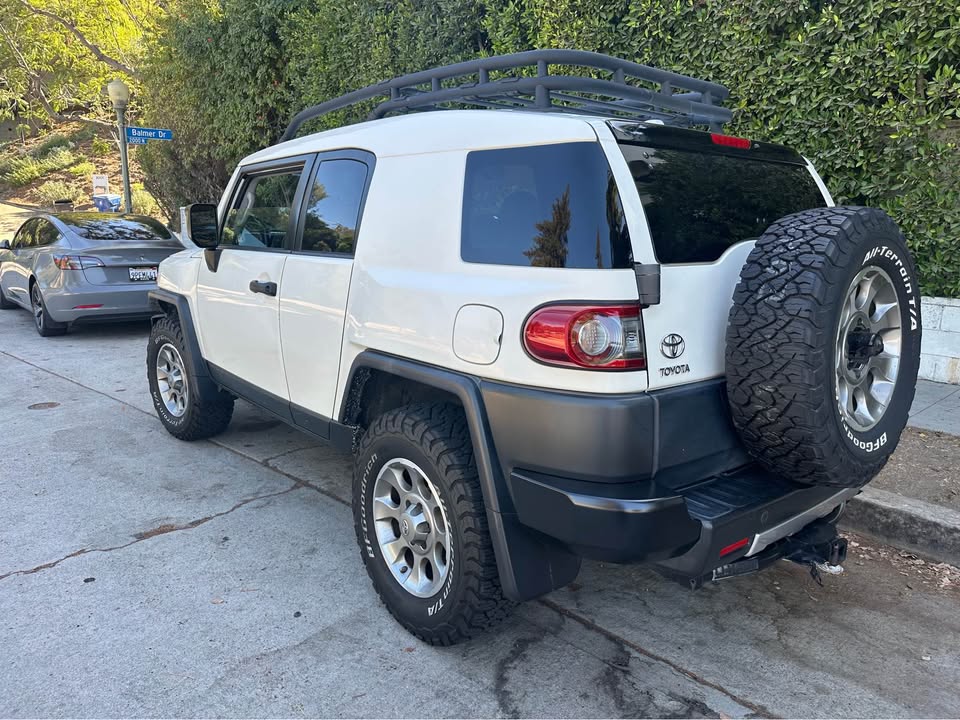 2012 Toyota FJ Cruiser · 4WD in Los Angeles, CA (photo 4)