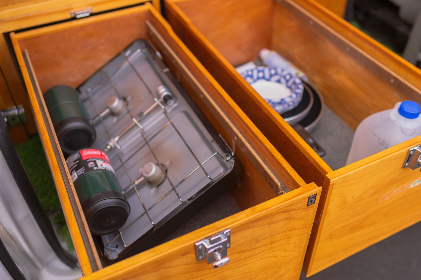  Igloo cooler.|Inviting RV rental interior featuring a wood ceiling — photo 14