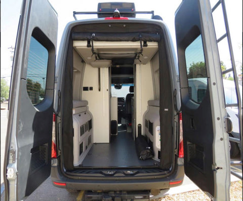 Limitless- 2022 winnebago revel44 - 4x4 diesel — photo 4