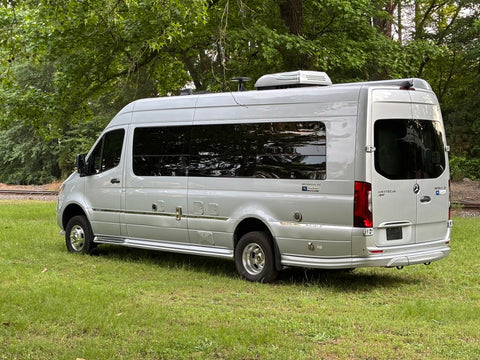 Airstream Interstate Tommy Bahama 4x4 Luxury Camper Van — photo 5