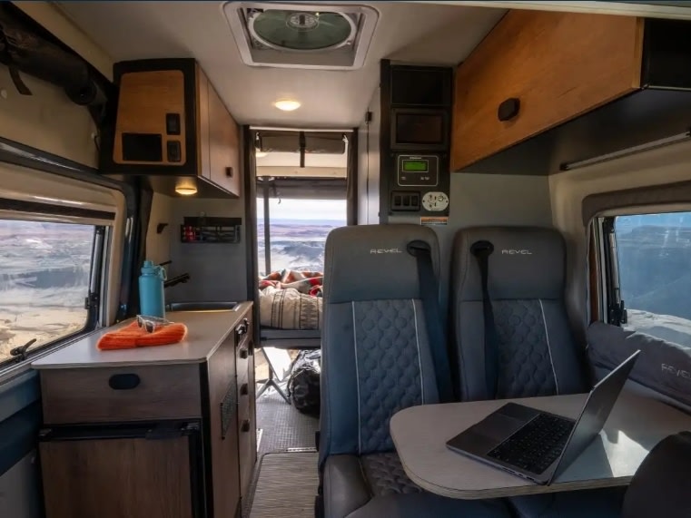2025 AWD Winnebago Revel 44E "Elroy" Unlimited Miles Montana +  Starlink — photo 7