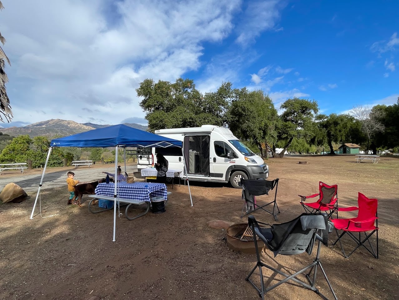 Comfy Camper Van Sleeps 4 w/AC, Pets .Welcome!