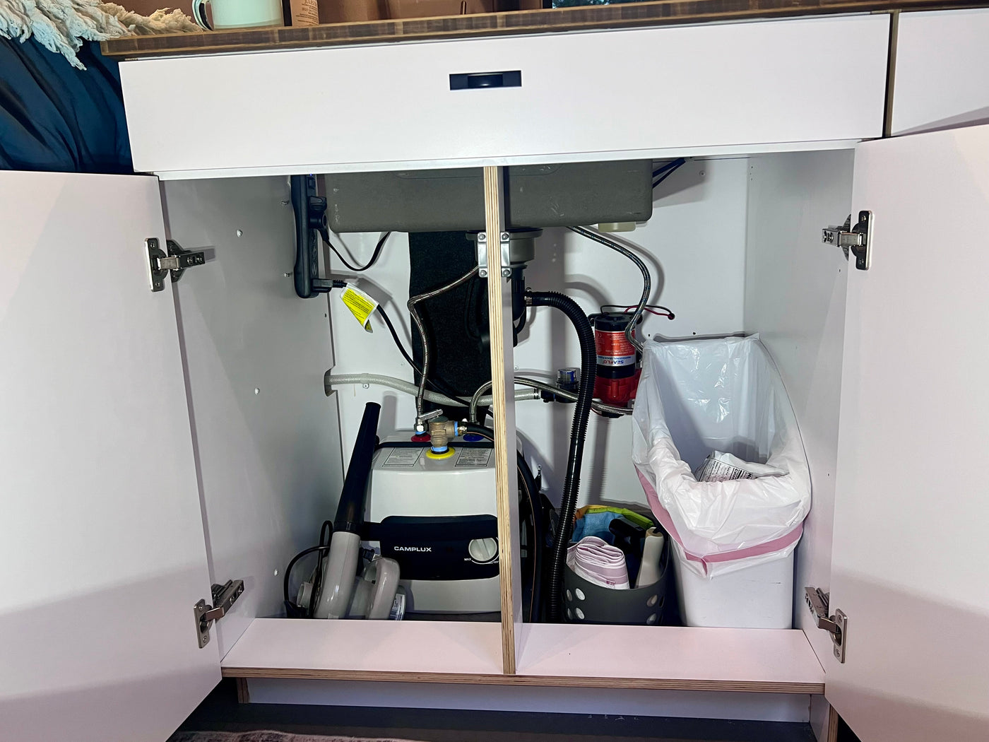 Chappie – GeoTrek Off-Grid Campervan | AC | Outdoor Shower | Toilet — photo 19