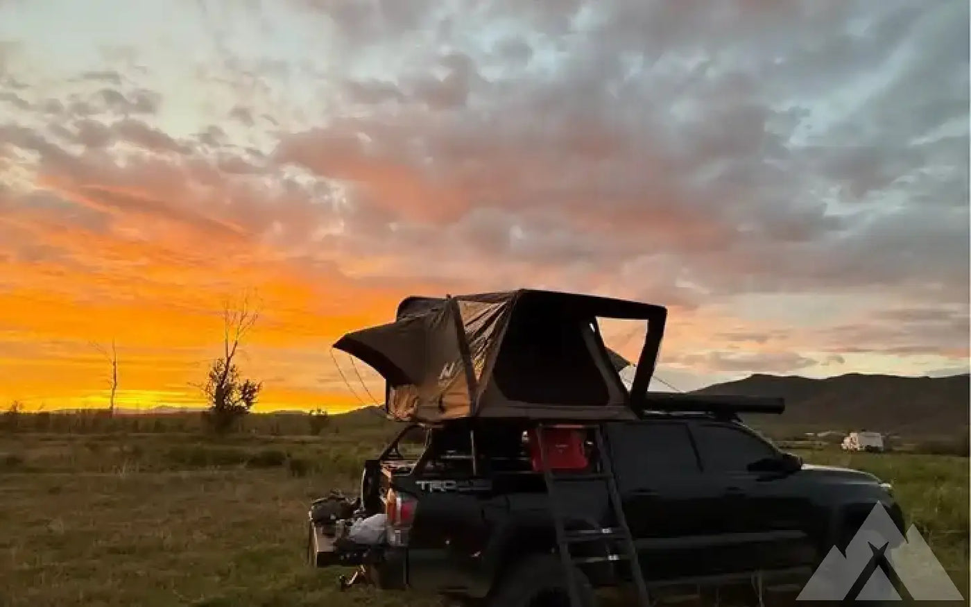 Naturenest Hard Clam Shell Roof Top Tent — used rooftop tents for sale (photo 6) — photo 6