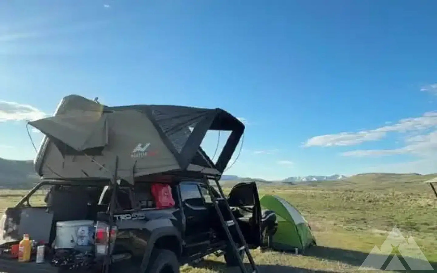 Naturenest Hard Clam Shell Roof Top Tent — used rooftop tents for sale — photo 1