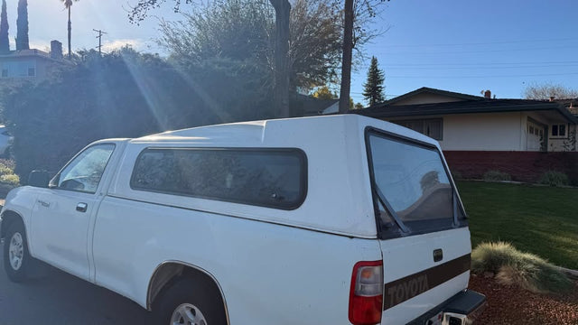 Camper Shell Tundra 8ft long bed single cab T100 Toyota — photo 3