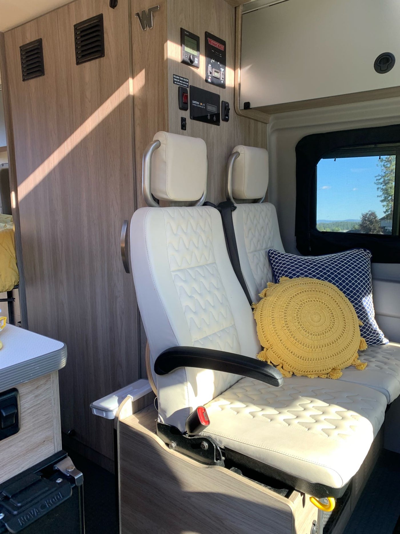  leveled for desert camping. Rocky mountains & sunset sky.|Red camper van rental on a scenic road overlooking majestic sandstone mountains — photo 6