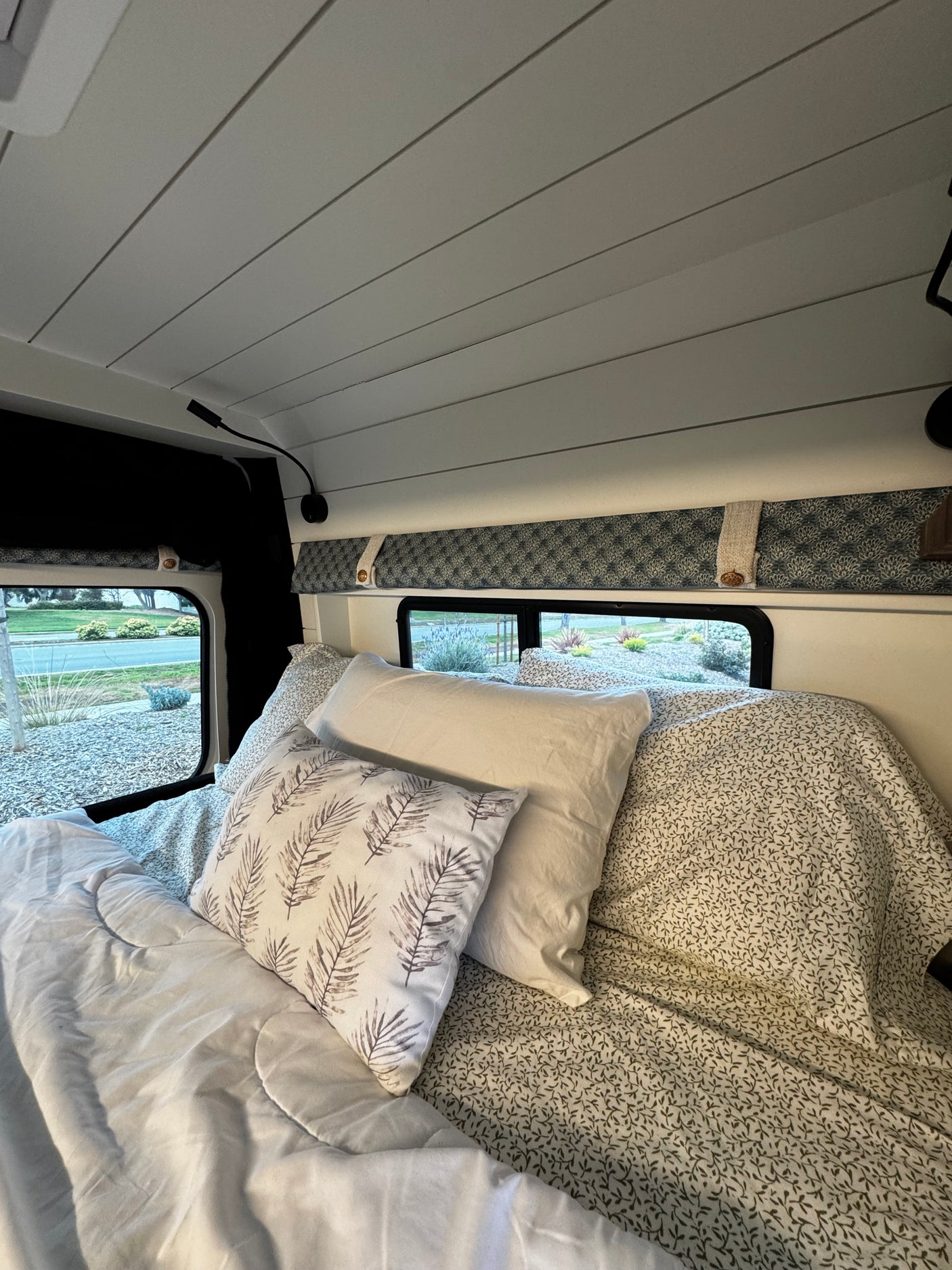 WanderNest — Seats 3, Luxury, Fully loaded. Ready for adventure