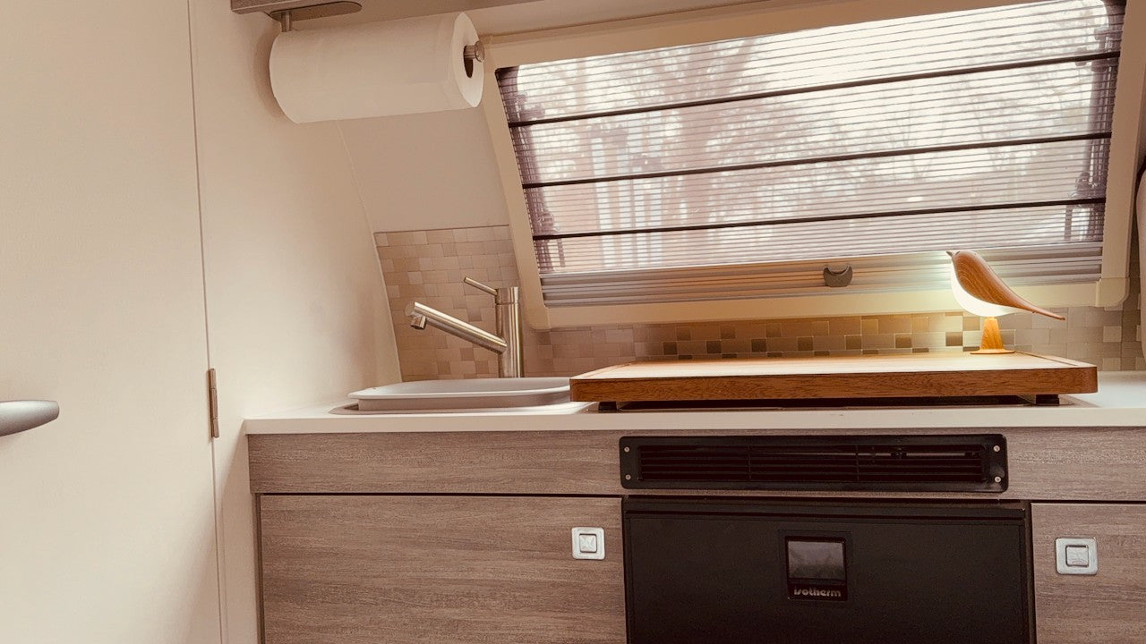 Lightweight Retro Style Camper — photo 11