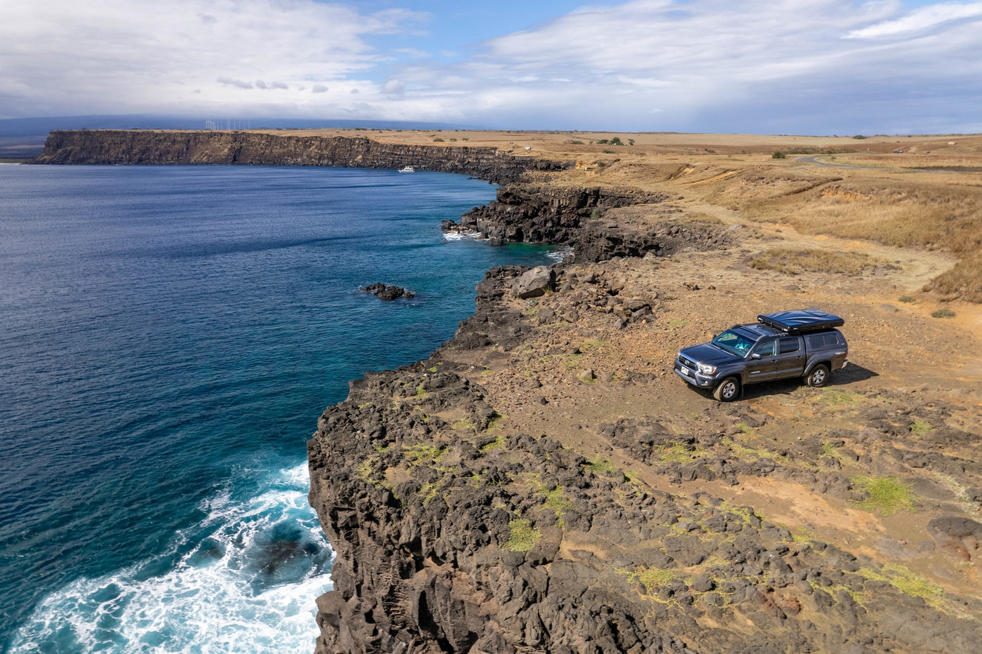 Hawaii: Toyota Tacoma with rooftop tent — photo 5