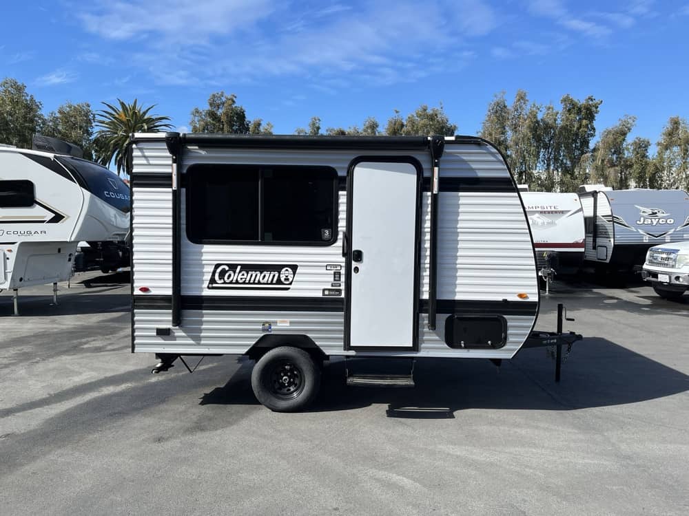 Coleman travel trailer — photo 1