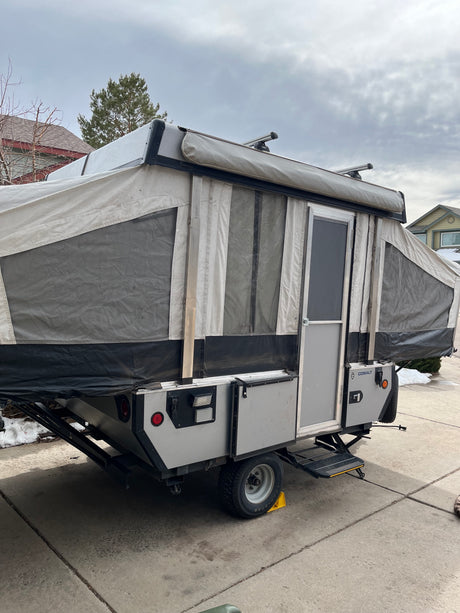 This pop-up RV rental is ready! Features a fabric body, door, Thule roof rack & ample space for adventures.