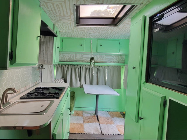 Vintage Plug & Play Trailer — photo 3