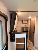  kitchenette with stovetop